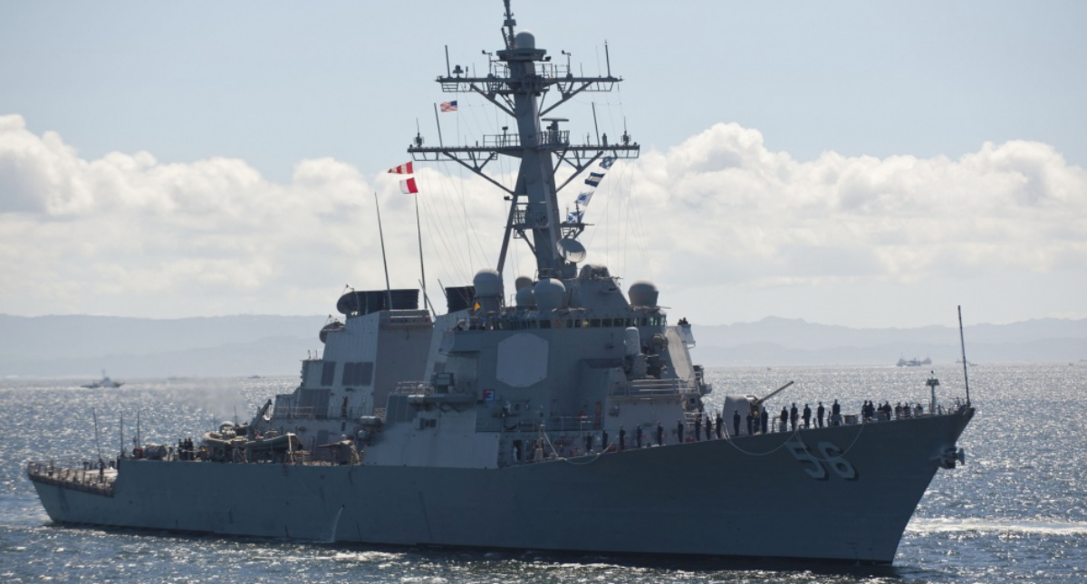 Rusia intercepta a buque estadounidense en sus aguas