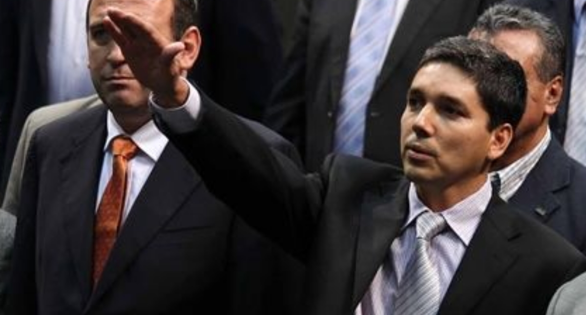 Reaparece Julio César Godoy Toscano para solicitar amparo contra orden de aprehensión por vínculos con el narcotráfico