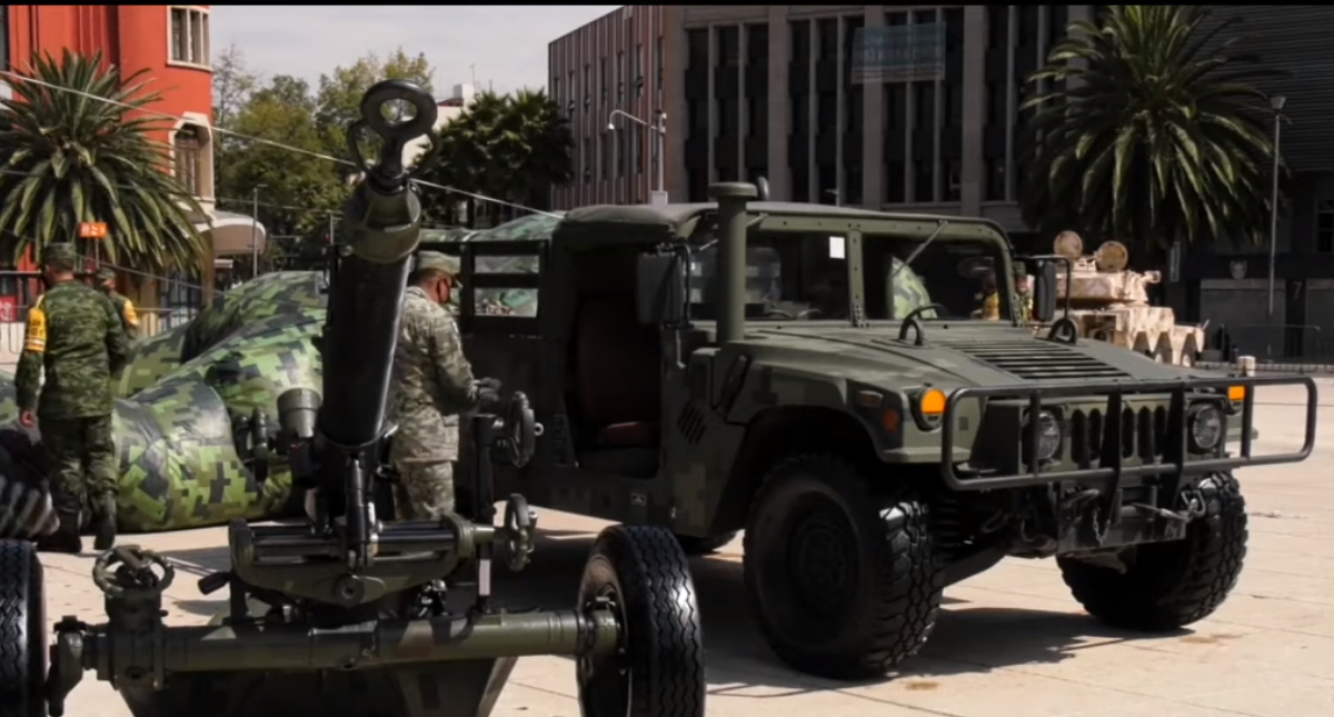 Ejército inaugura exposición en Monumento a la Revolución