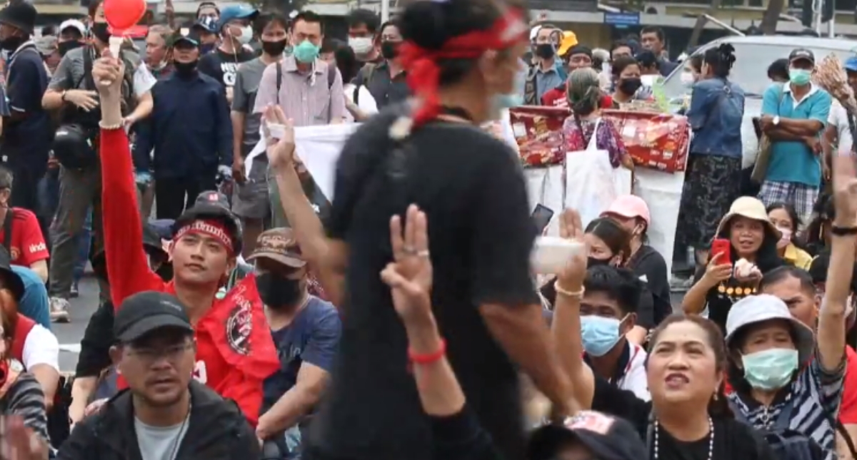 Los estudiantes de Tailandia vuelven a manifestarse con más peticiones al rey