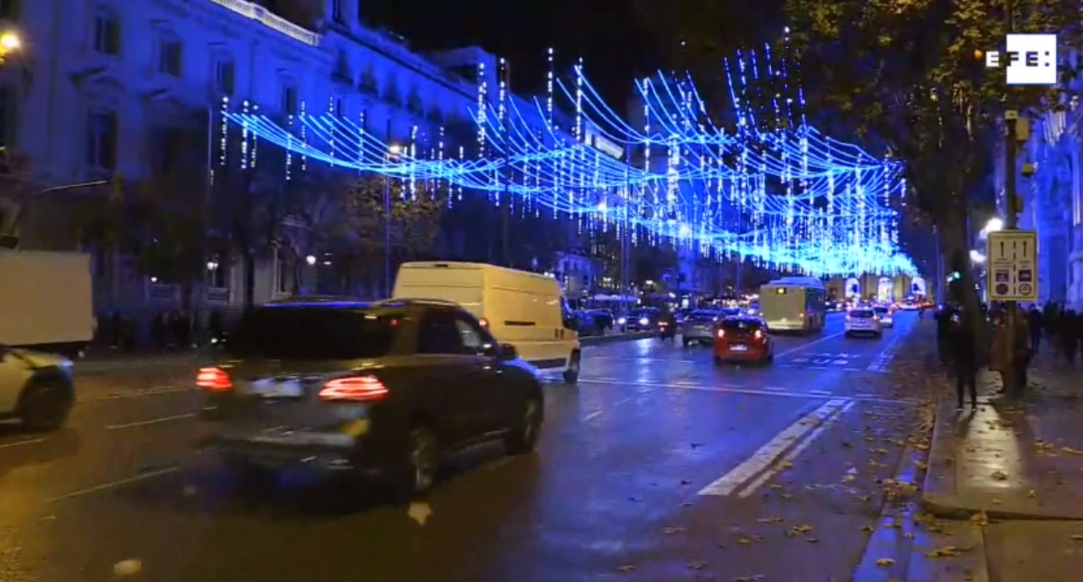 Luces de Navidad para unas fiestas marcadas por la pandemia en Madrid