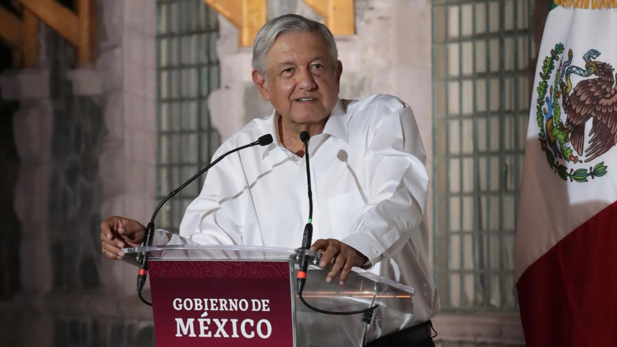 Sentencia López Obrador que solo usaría cubrebocas “por respeto a la gente”