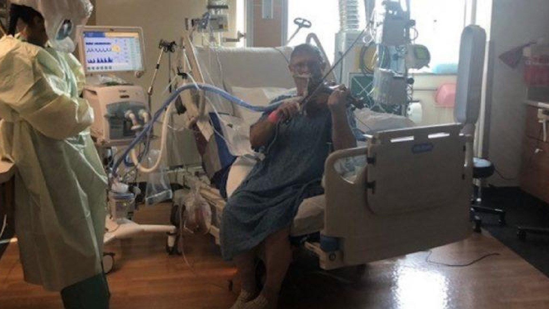 #Video Maestro de orquesta intubado por COVID-19 toca el violín para agradecer a personal médico - maestro-de-orquesta-intubado-por-covid-19-toca-el-violin-para-agradecer-a-personal-medico1-1