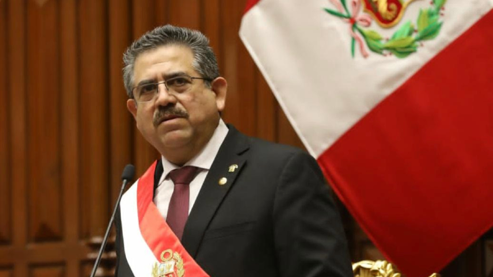 Se debilita apoyo político a nuevo presidente de Perú entre críticas globales