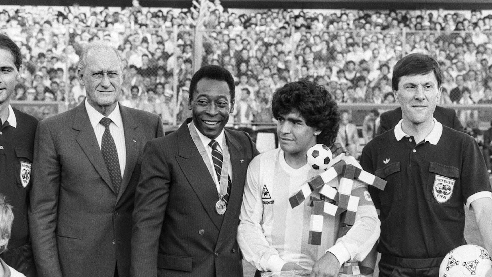 "Espero que un día podamos jugar futbol juntos en el cielo", Pelé lamenta muerte de su amigo Maradona - maradona-y-pele