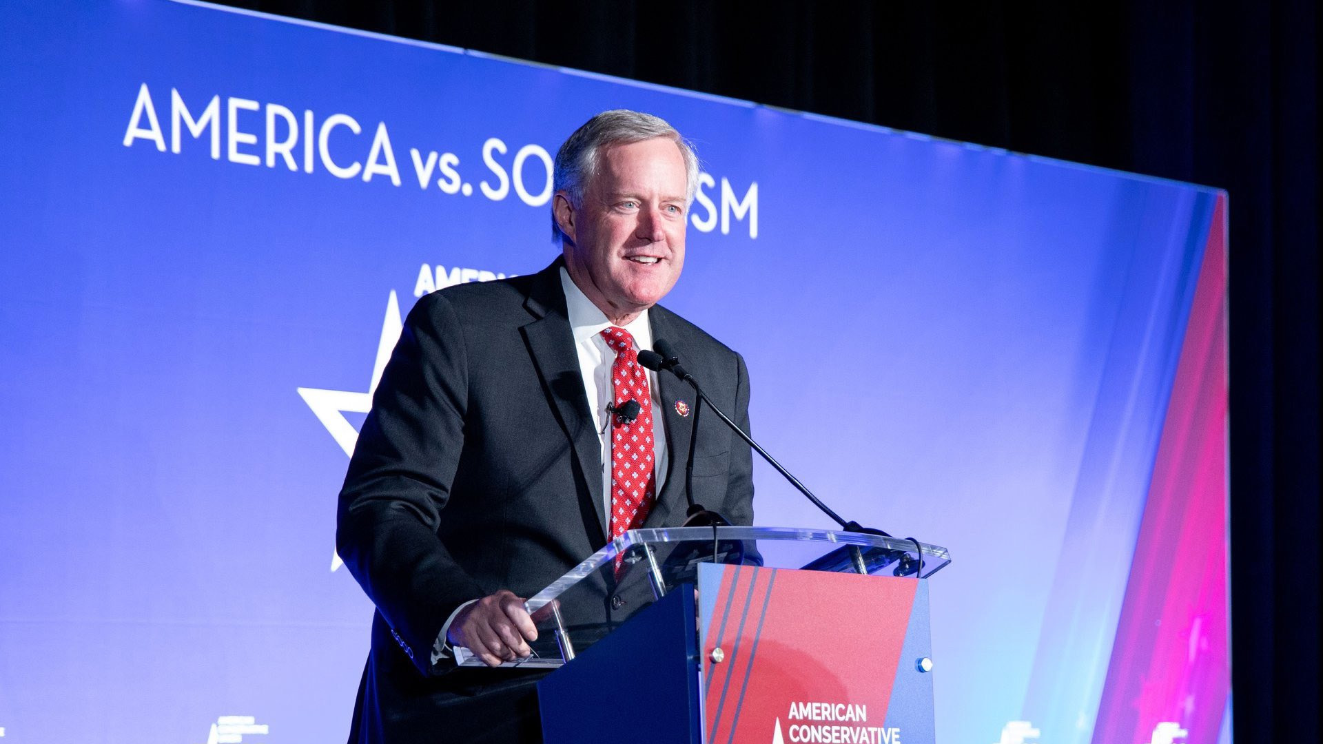 Exasesor de Trump accede a colaborar en investigación sobre asalto al Capitolio