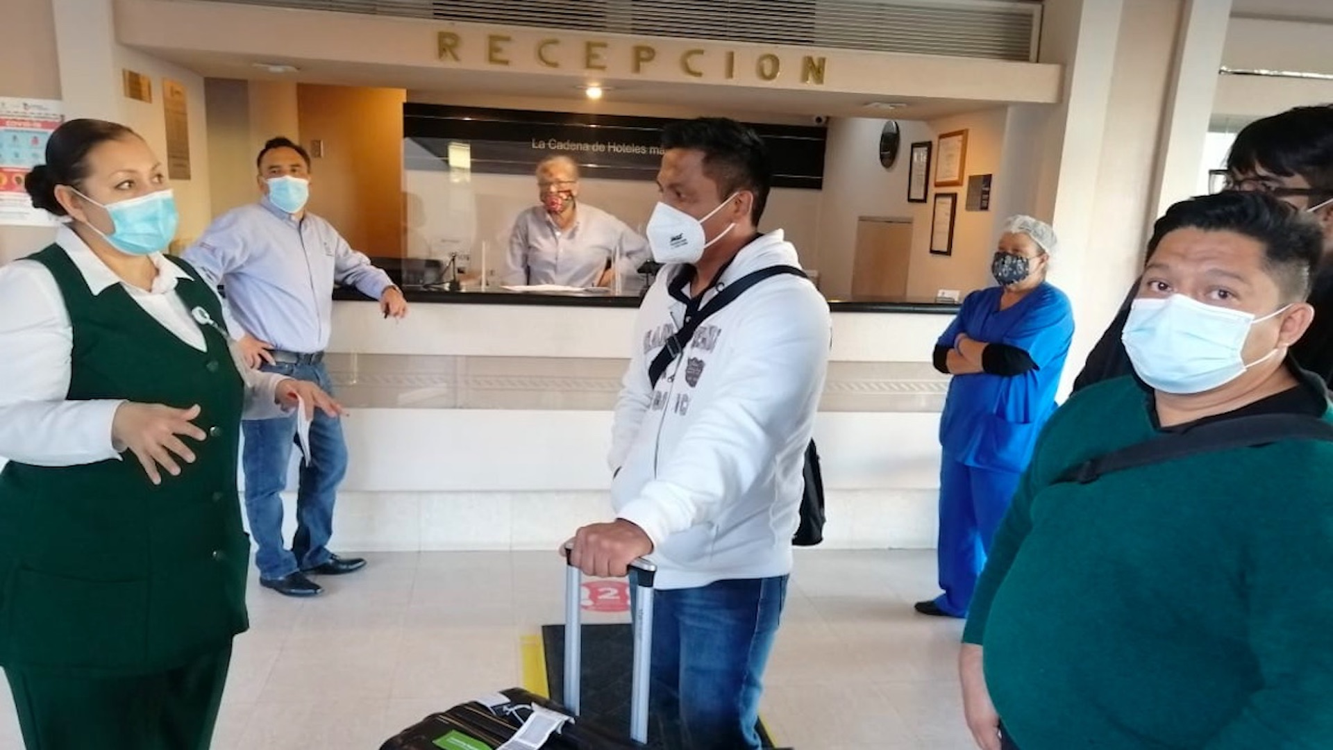 Arriban a Chihuahua 52 médicos del IMSS de distintas entidades; fortalecerán atención en áreas COVID-19 - medicos-chihuahua