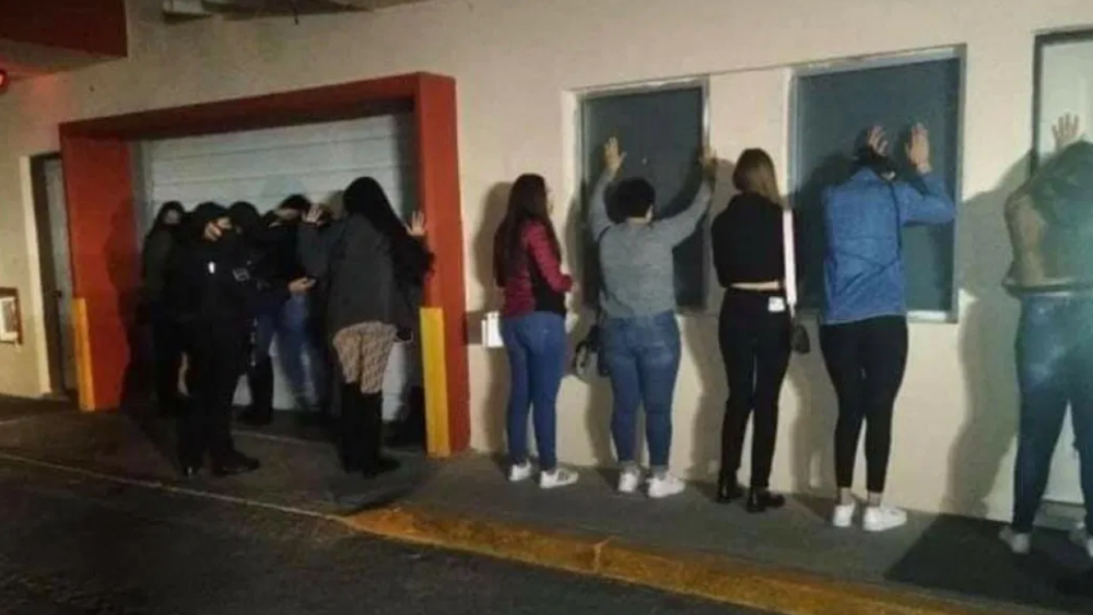 En Ciudad Juárez, Chihuahua, detienen a 35 personas por realizar fiesta en motel