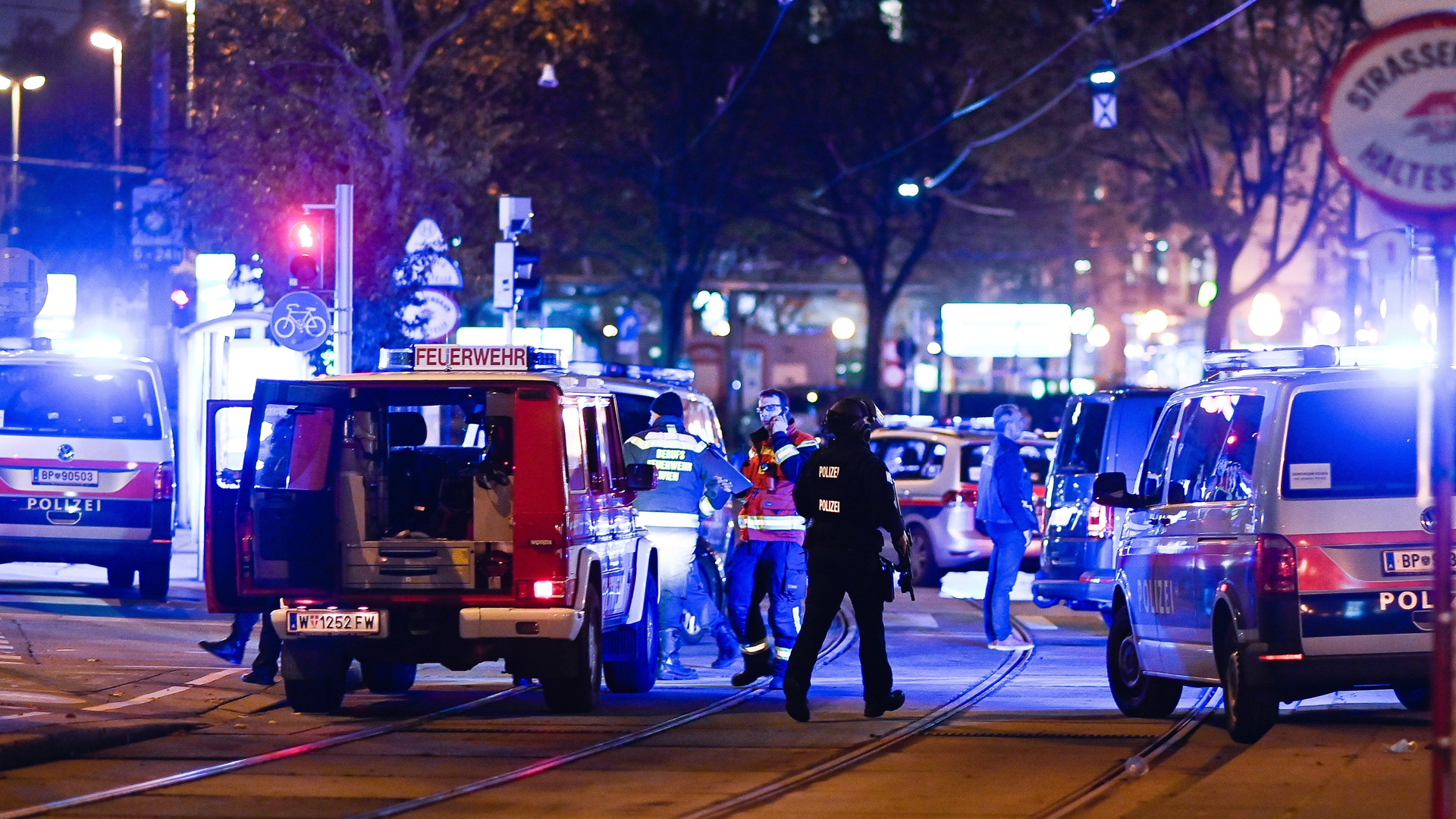 Suman tres muertos por ataques terroristas en Viena