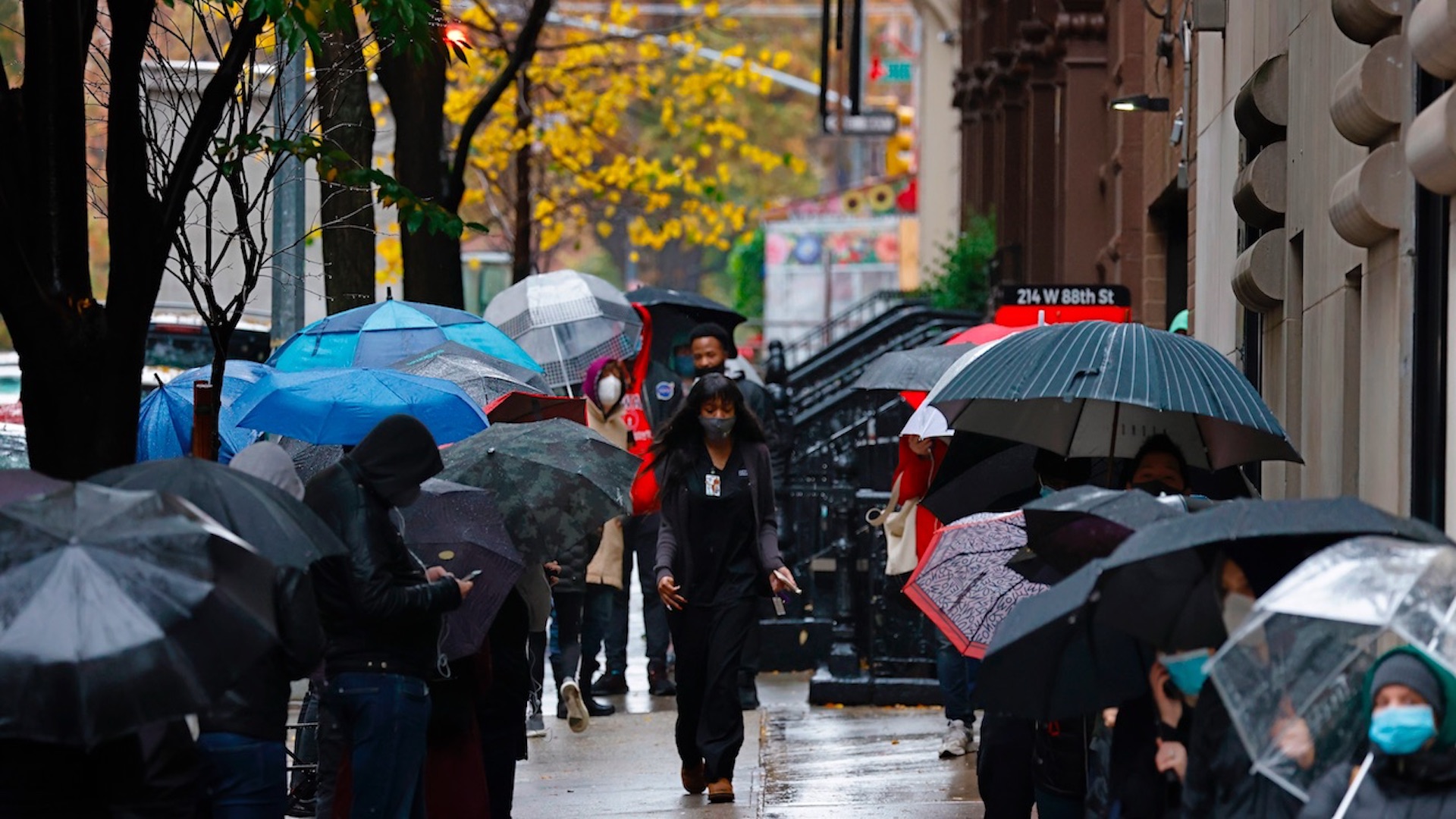 Trump asegura que ama Nueva York pero no enviará primeras dosis vacuna contra COVID-19 por su gobernador