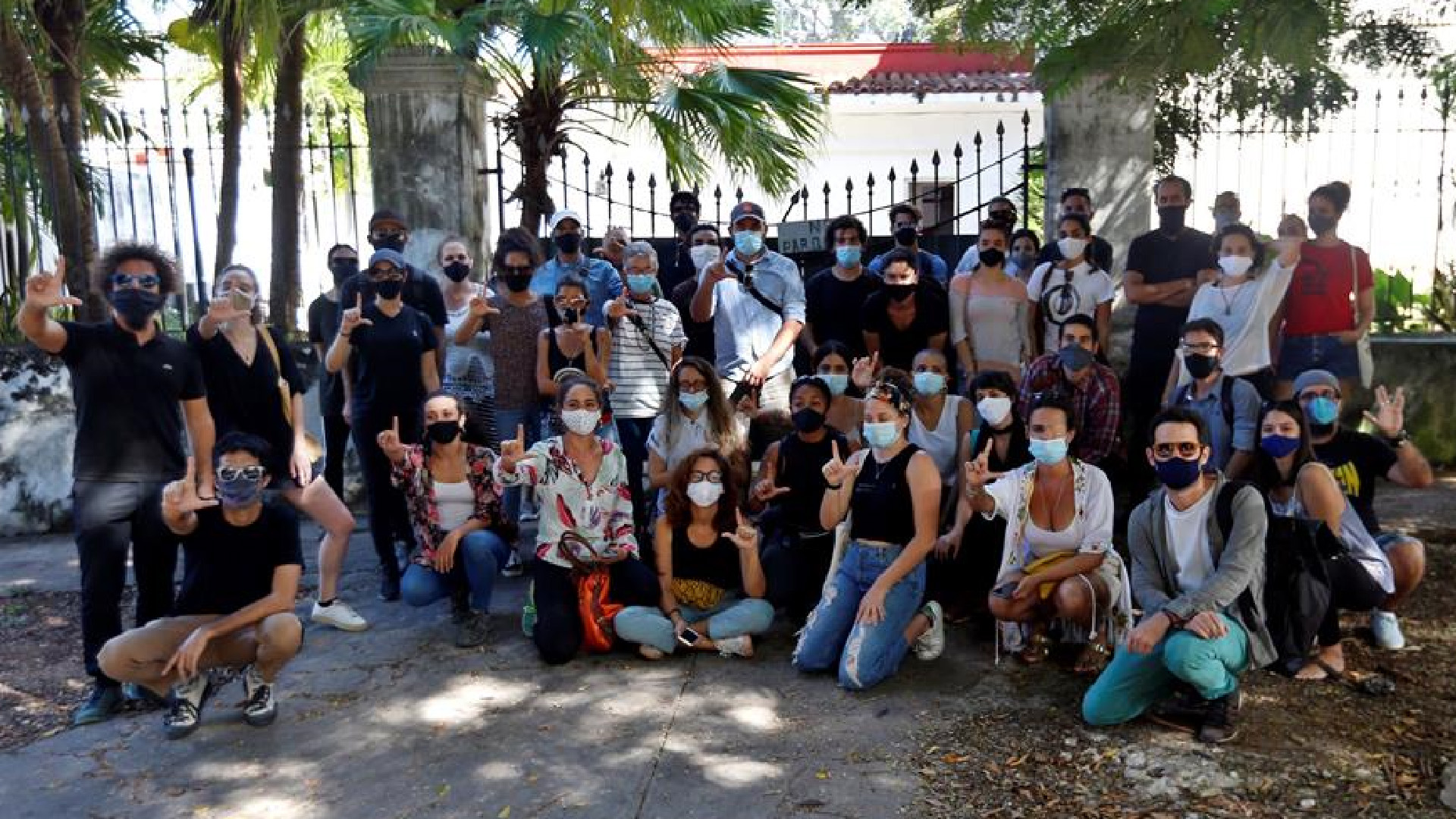 Opositores en Cuba débiles pero arropados por artistas tras golpe de las autoridades