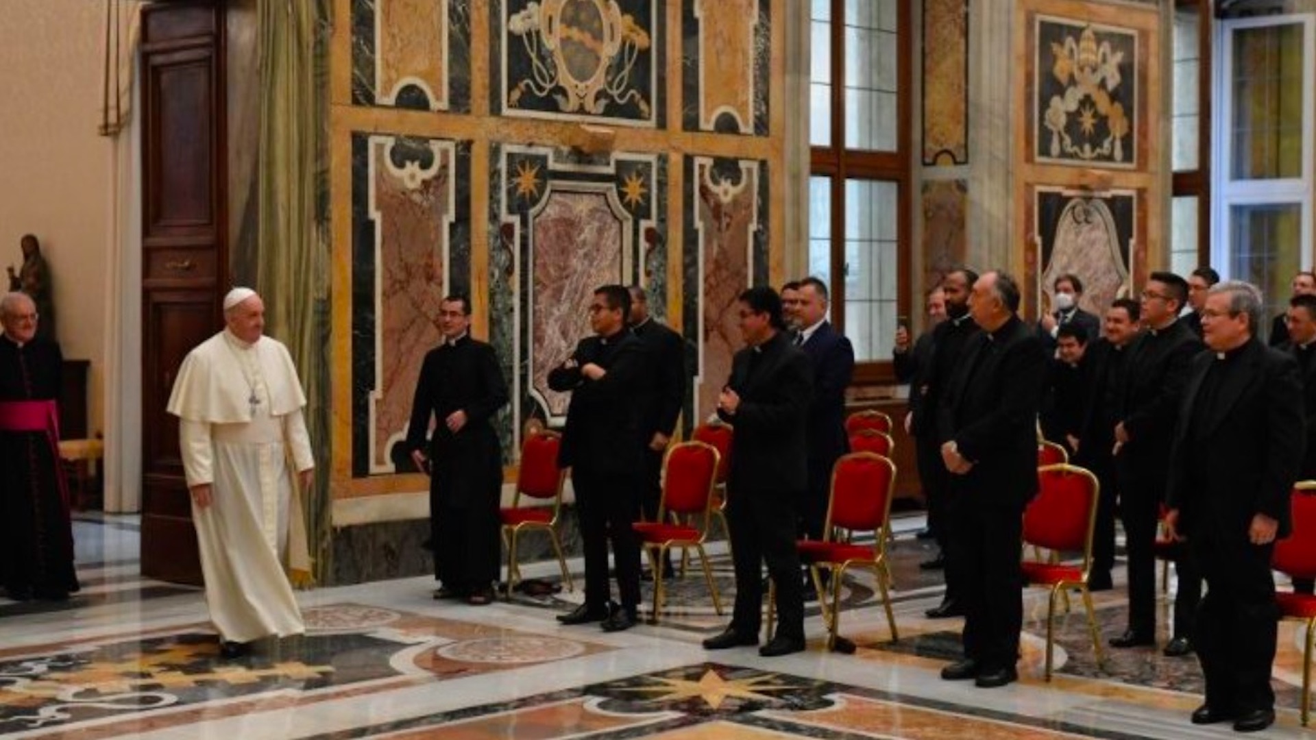 Investigan “me gusta” presuntamente dado desde la cuenta del papa en Instagram a una modelo