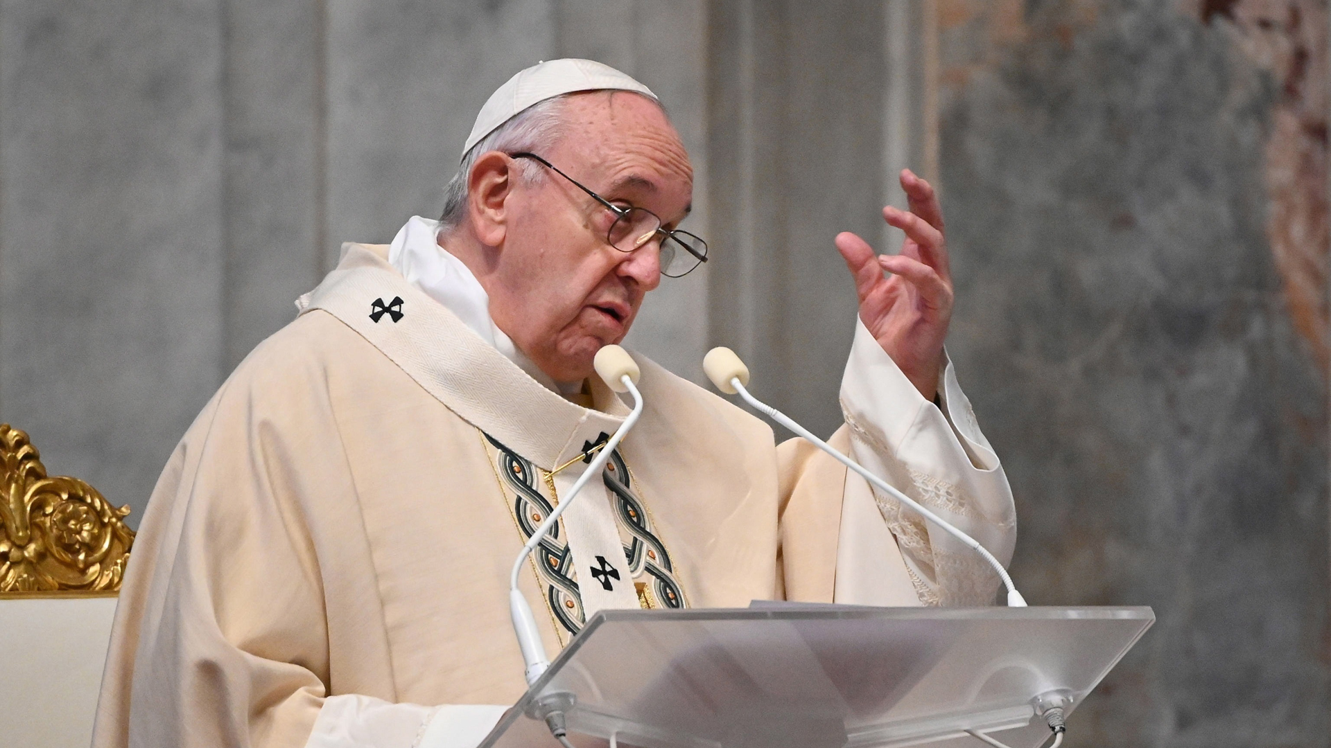 Papa Francisco critica las protestas contra las medidas antiCOVID-19 en nuevo libro