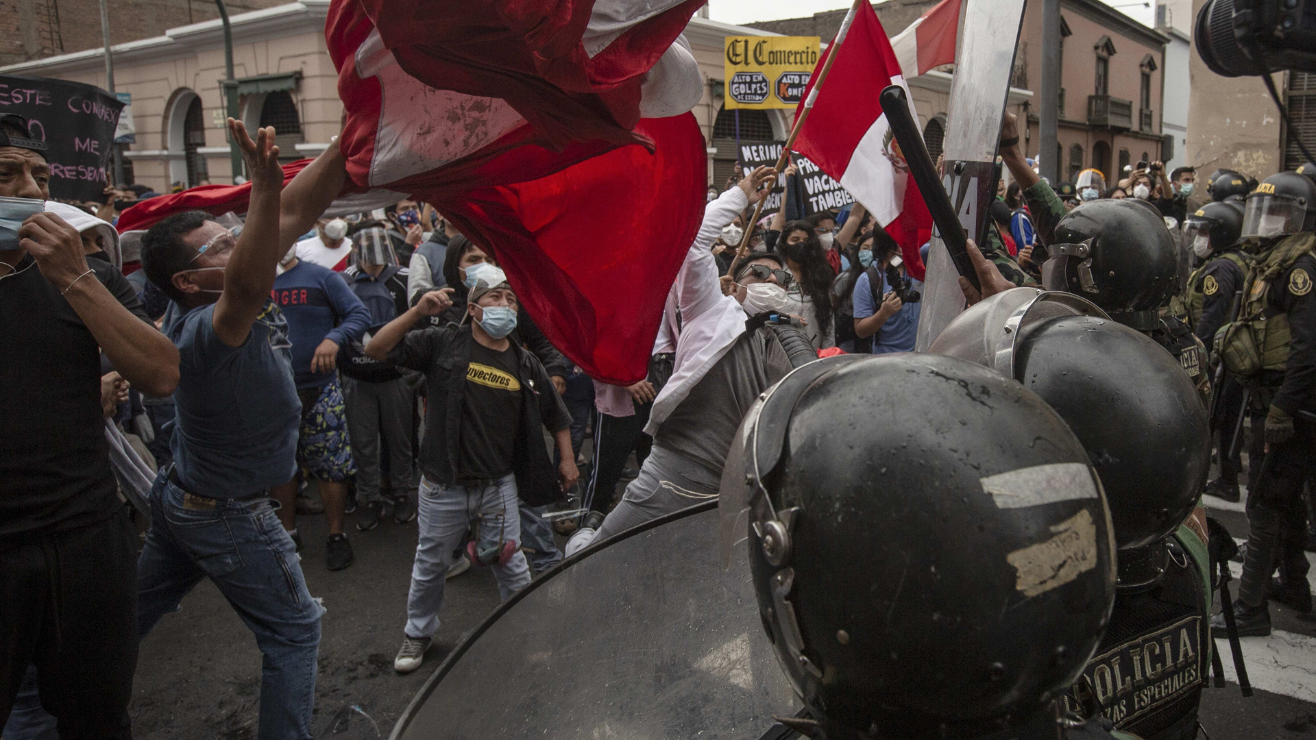 Se debilita apoyo político a nuevo presidente de Perú entre críticas globales - protestan-en-peru-contra-destitucion-de-martin-vizcarra-como-presidente