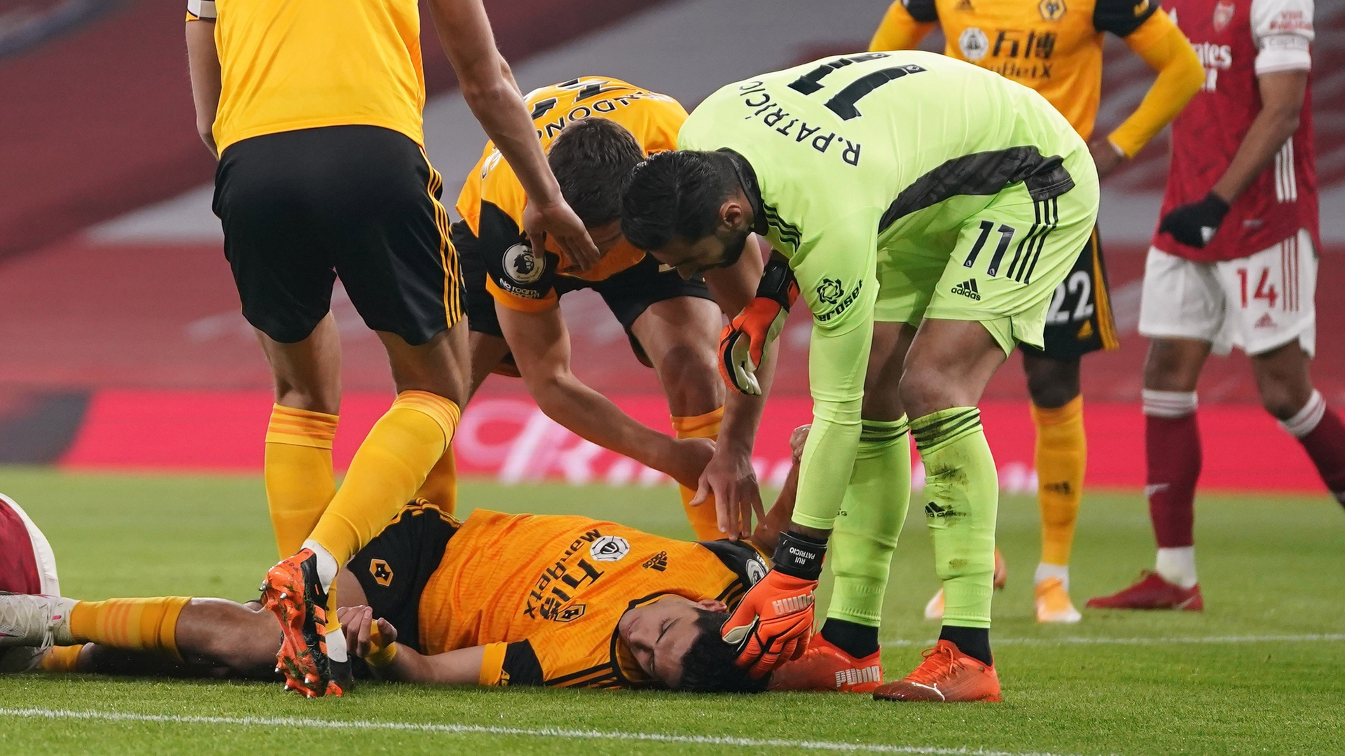 Recuperación de Raúl Jiménez es positiva, confirma entrenador del Wolverhampton