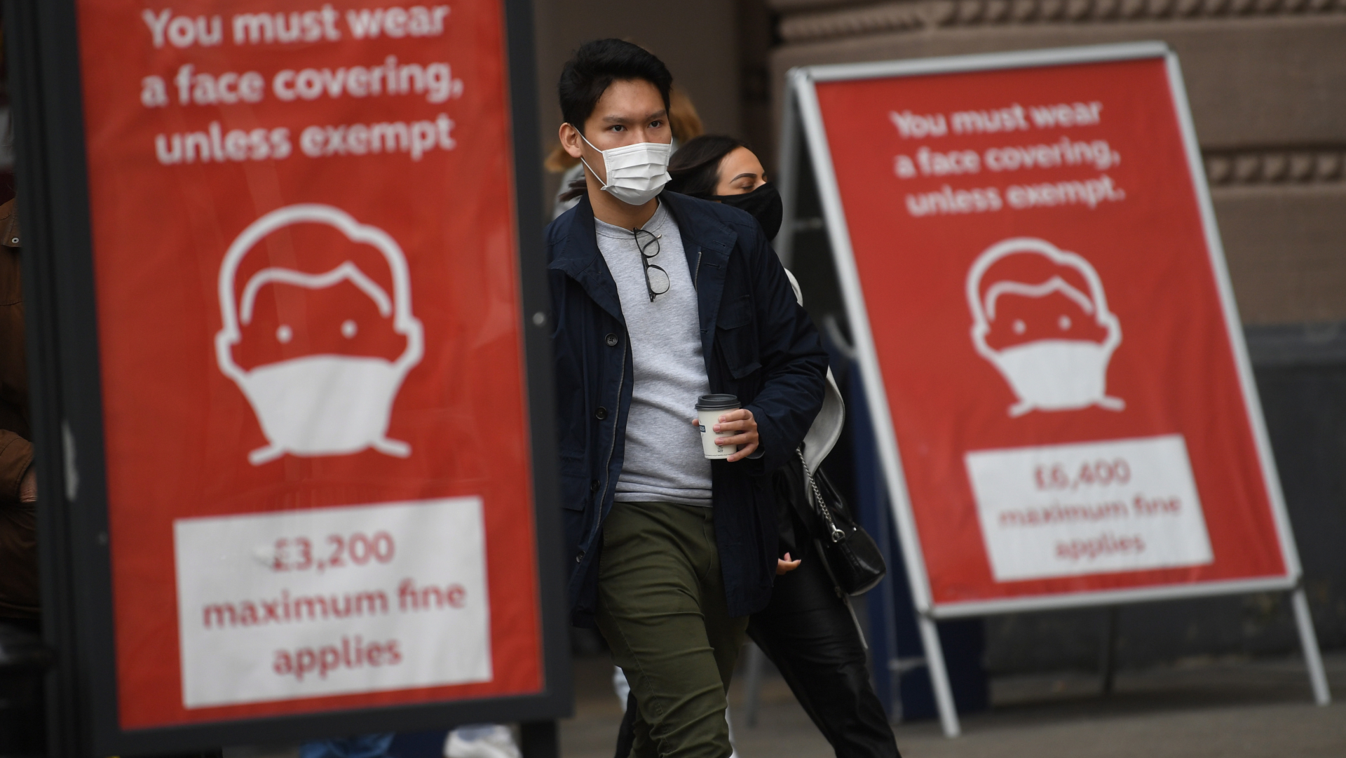 Reino Unido registra 492 muertes por COVID-19, un récord desde mayo