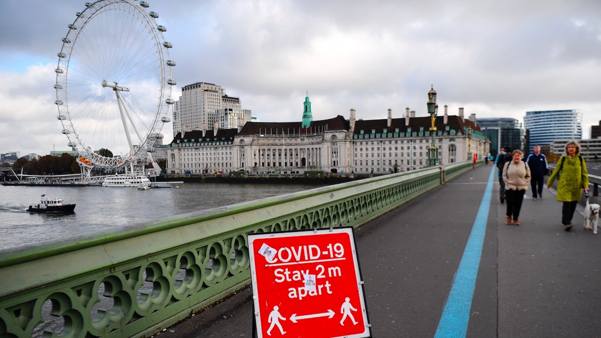 Reino Unido iniciaría vacunación masiva contra COVID-19 en diciembre si se confirma efectividad de vacuna de Pfizer