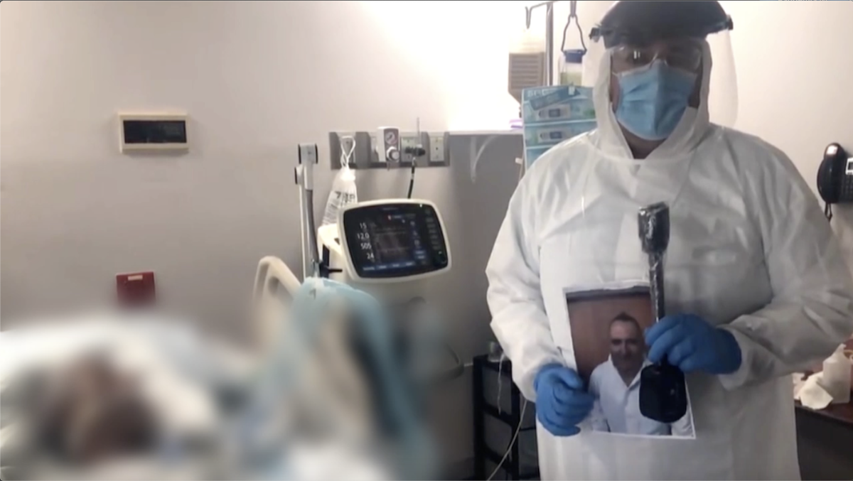 Así se vive el Día de Acción de Gracias en una unidad COVID-19