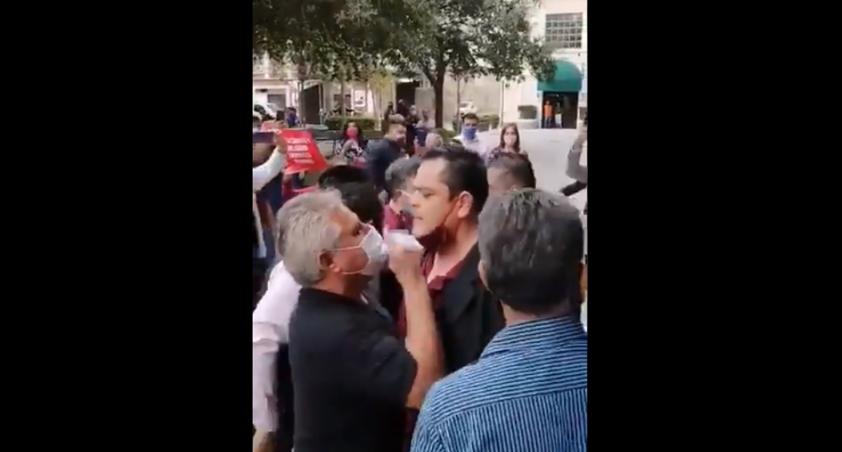 #Video Estalla riña en evento de Morena en Nuevo León; Mario Delgado acusa intervención de operadores del gobierno estatal
