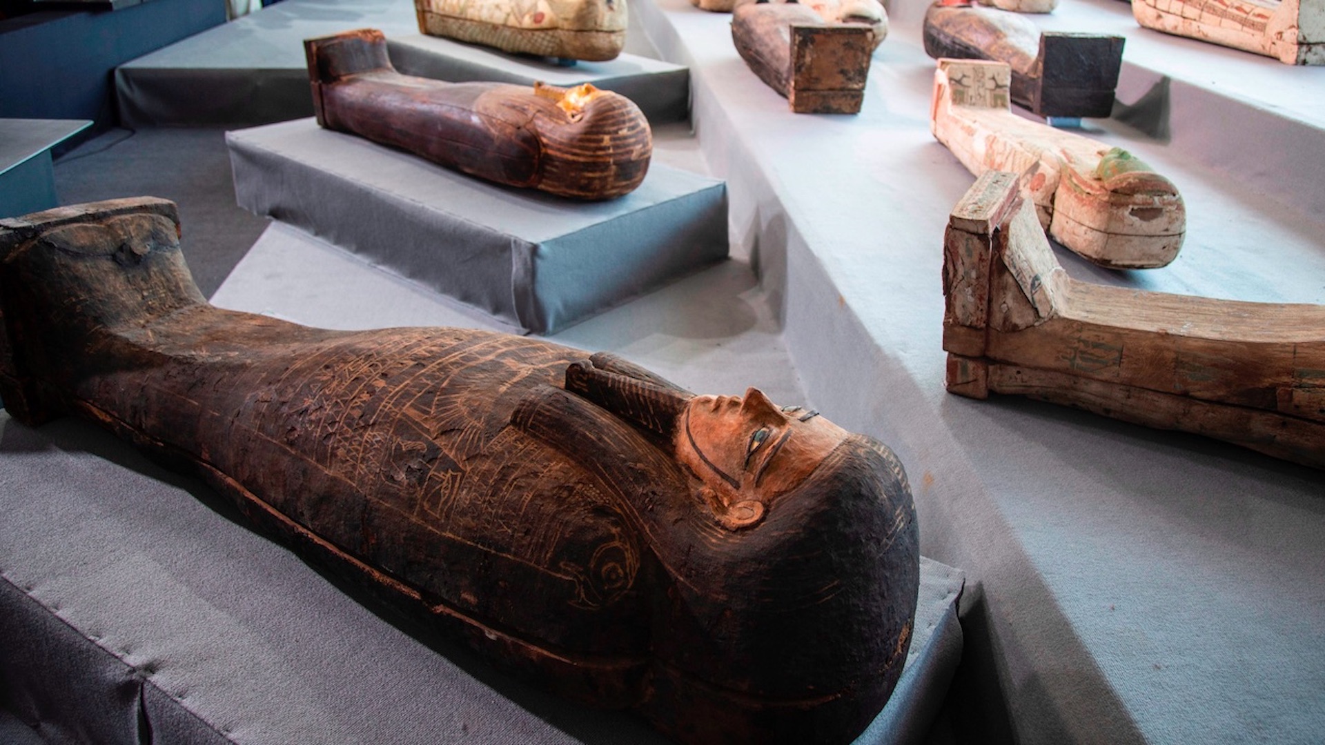 Descubren más de 100 sarcófagos en Egipto de 2 mil 300 años de antigüedad - sarcofagos-egipto