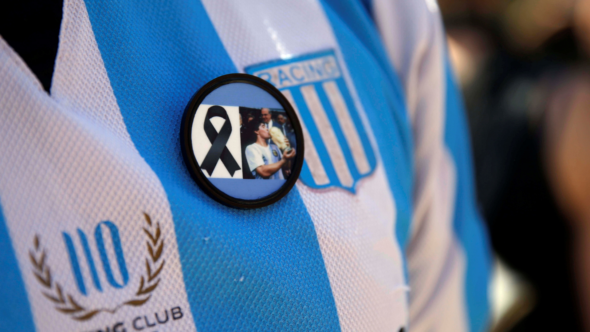 Cortejo fúnebre traslada restos de Maradona a cementerio Cortejo fúnebre traslada restos de Maradona a cementerio