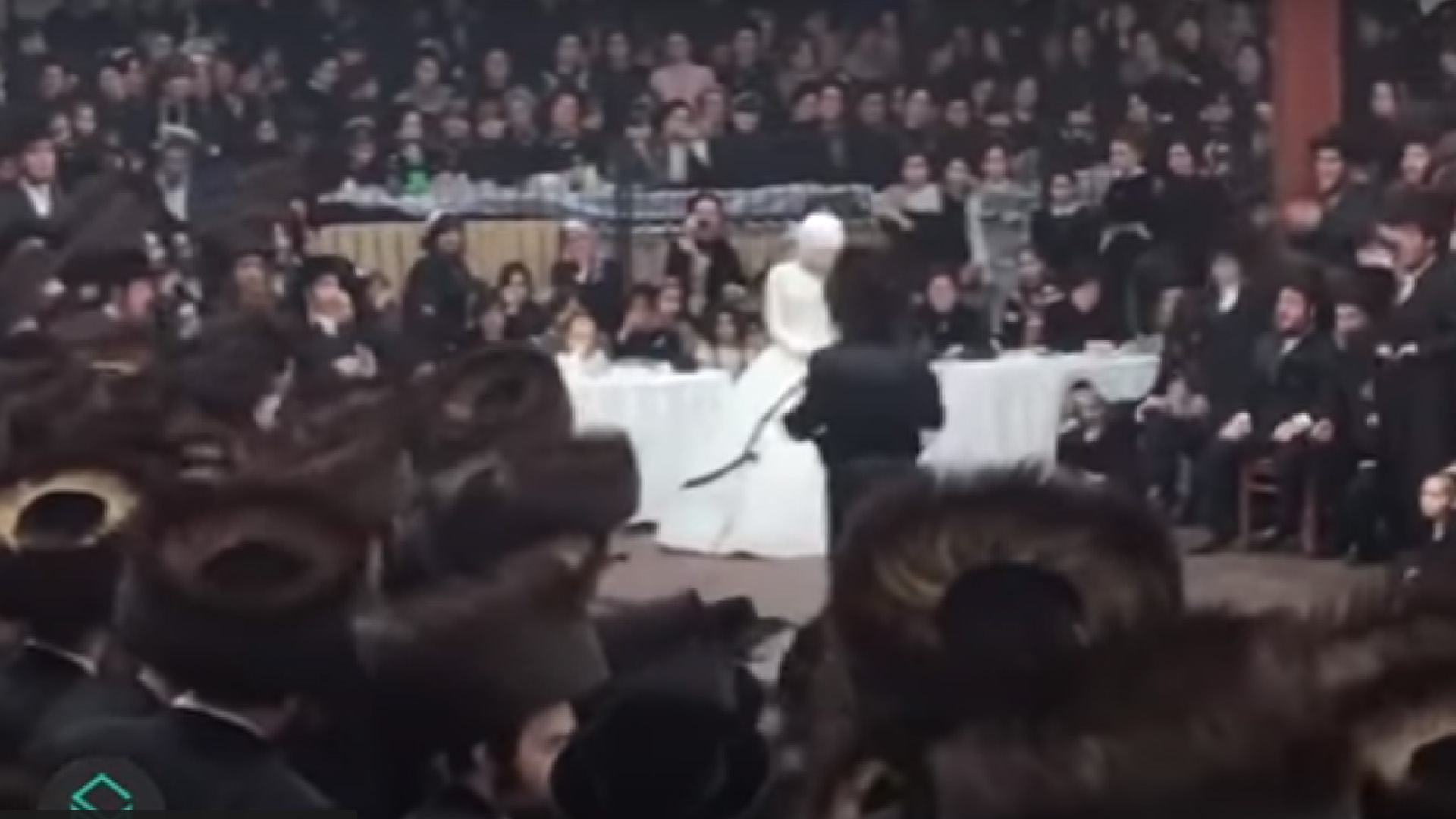 #Video Sinagoga de Brooklyn celebró boda con miles de invitados; le imponen multa de 15 mil dólares #Video Sinagoga de Brooklyn celebró boda con miles de invitados; le imponen multa de 15 mil dólares