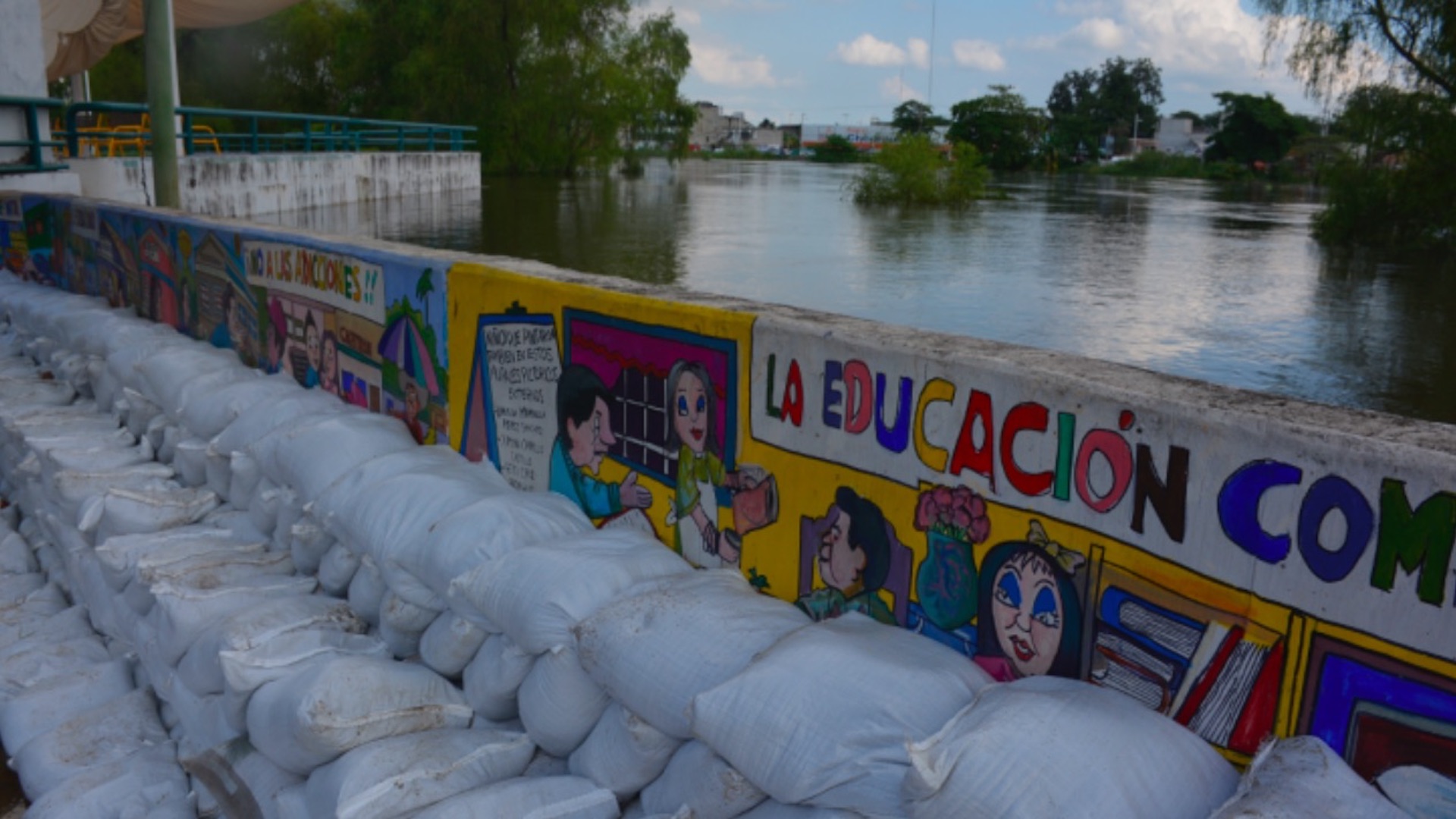 Inundaciones dejan más de 150 mil daminificados en Tabasco; algunos ríos comenzaron a disminuir su cauce