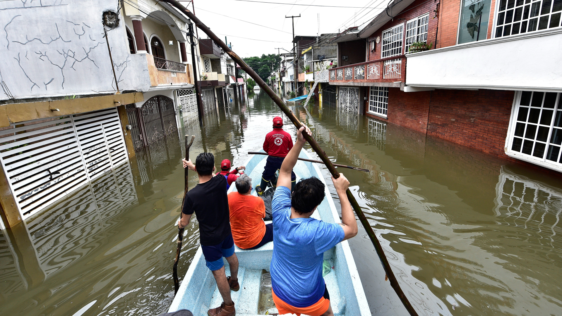 AMLO designa a secretario de Marina para coordinar acciones de apoyo en Tabasco tras inundaciones