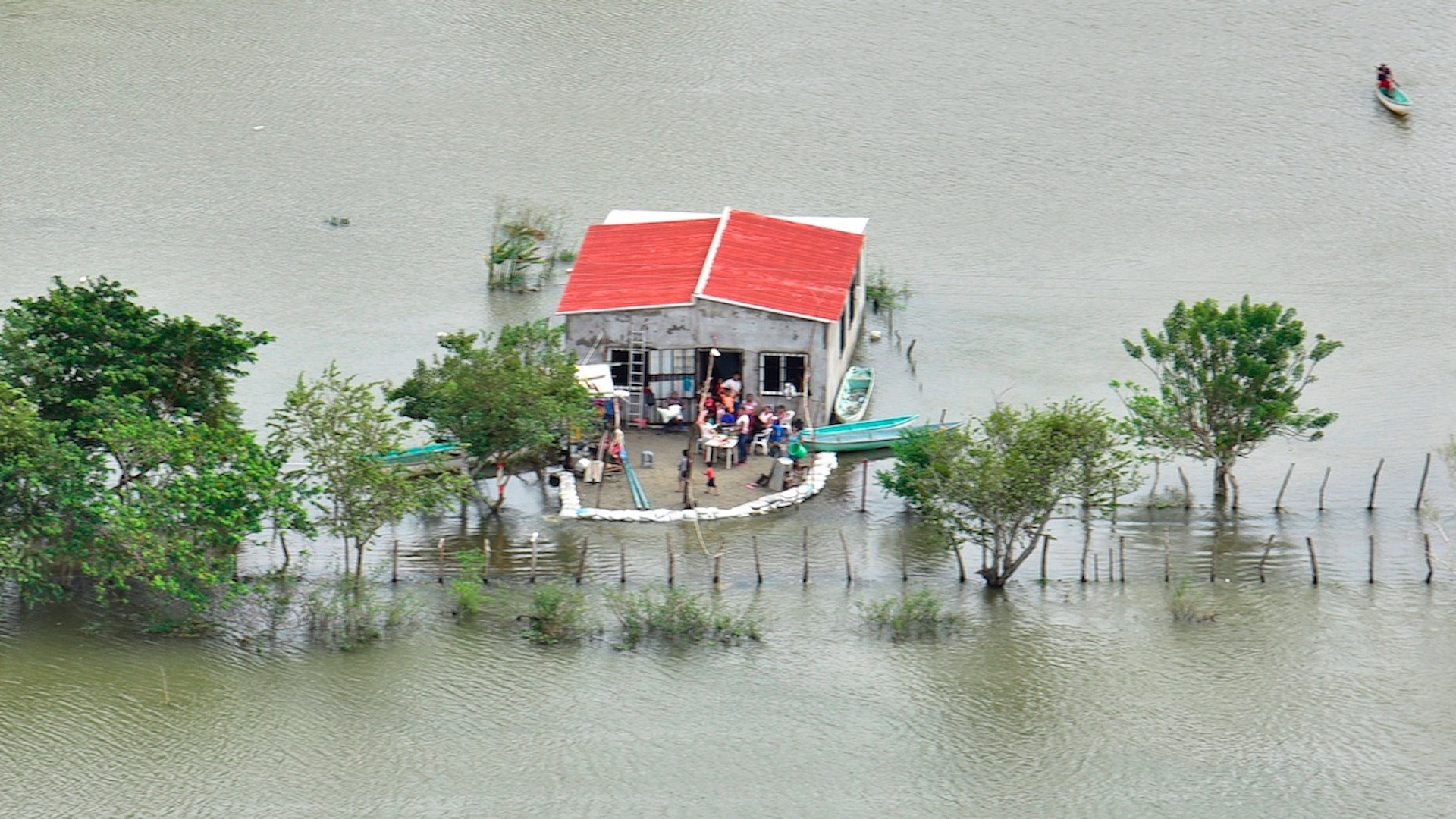 Lluvias provocan nuevo incremento de inundaciones en cuatro municipios de Tabasco