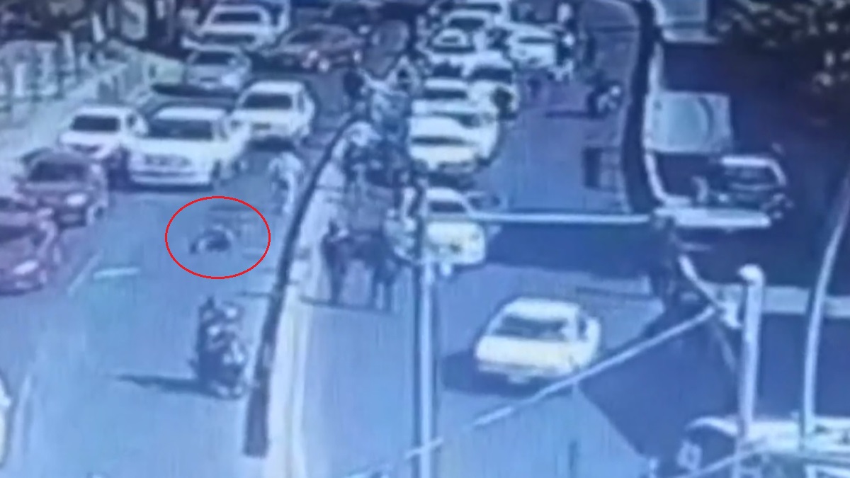 Enfrentamiento entre policías y taxistas en Ecatepec deja un muerto y cuatro detenidos - taxista-muerto-sobre-la-av-central