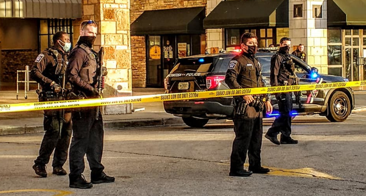 Pandemia dispara la violencia en EE.UU. a niveles no vistos en décadas - tiroteo-centro-comercial-milwaukee-3