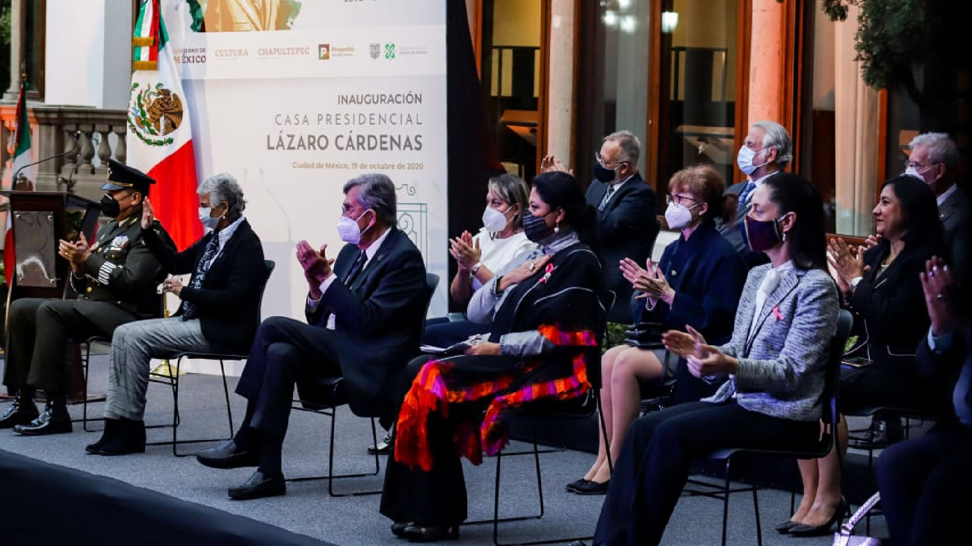 López Obrador ordena por decreto recortar aguinaldo a servidores públicos