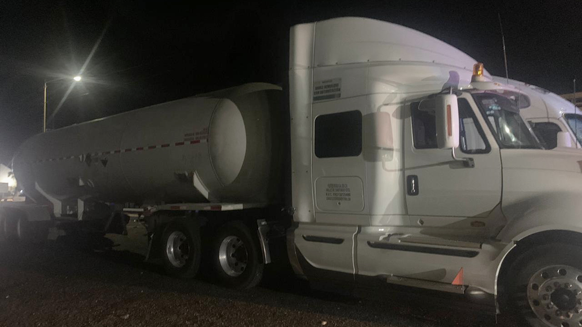 Recuperan en Michoacán tractocamión robado con 42 mi litros de amoniaco