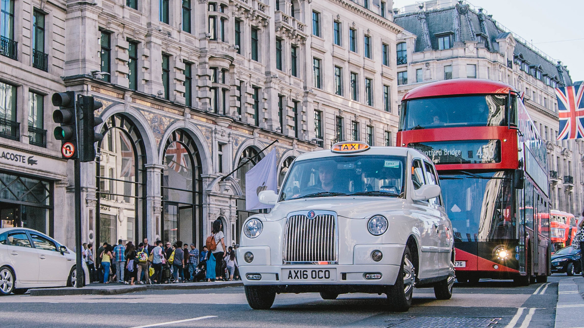 Reino Unido prohibirá venta de vehículos de diésel y gasolina en 2030