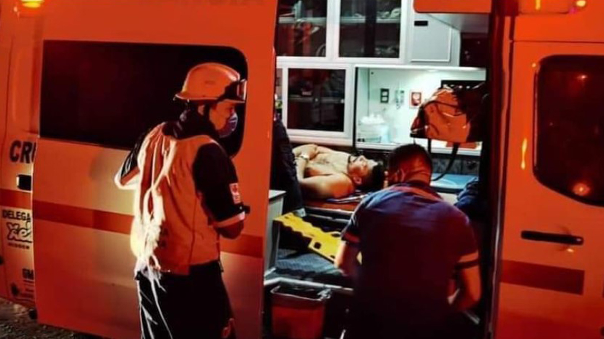 Concierto de Halloween en Tulum termina en balacera que dejó dos muertos - traslado-a-hospital-de-herido-durante-balacera-en-tulum