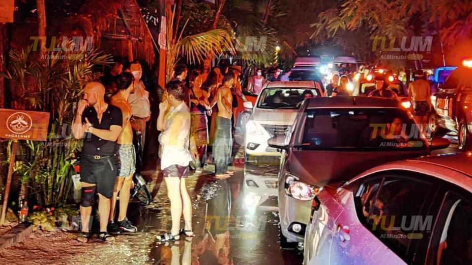 Concierto de Halloween en Tulum termina en balacera que dejó dos muertos - tulum-balacera-concierto-agente-8
