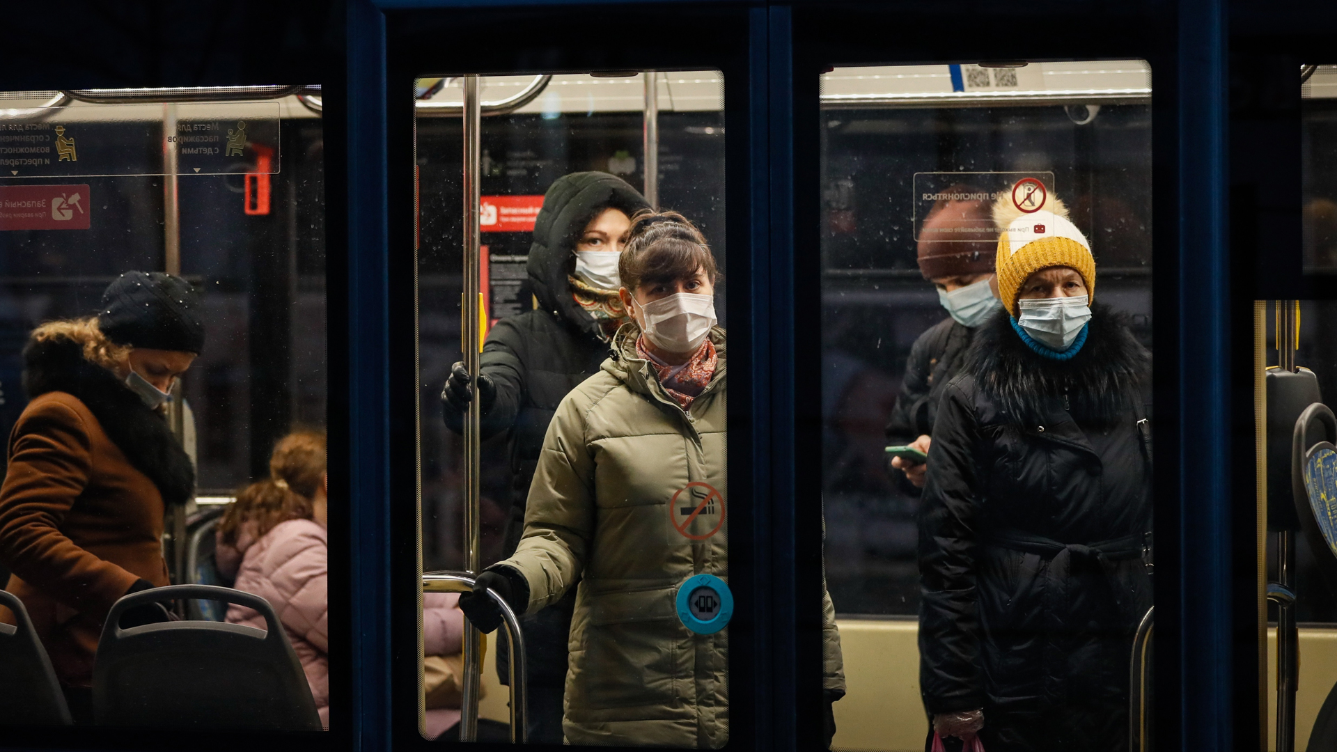 Repuntan casos de COVID-19 en Rusia; regresa a cifras de septiembre - uso-de-cubrebocas-en-transporte-publico-de-rusia