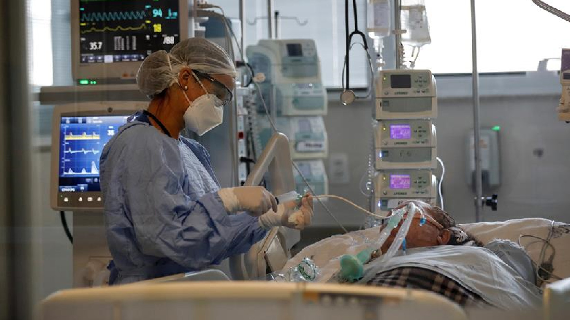 Brasil suspende ensayos de vacuna china contra COVID-19