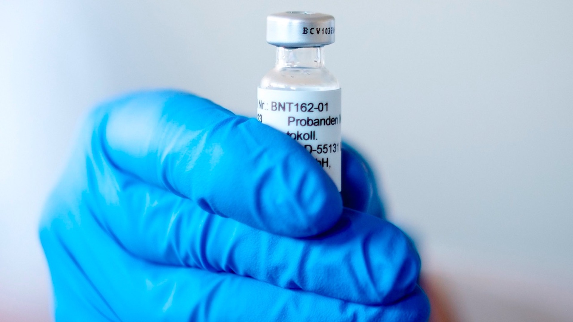 Reguladores británicos aprueban vacuna de Pfizer y BioNTech contra COVID-19