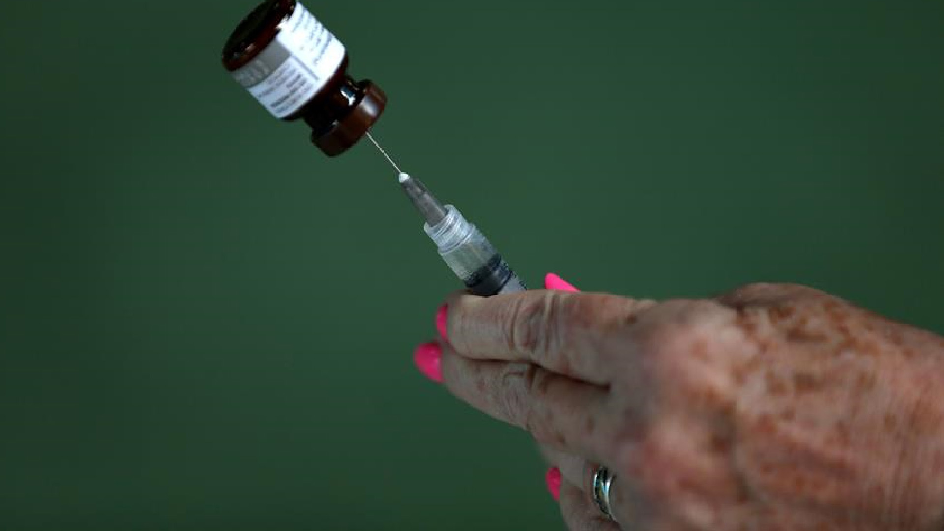 Primer lote de vacunas contra COVID-19 de Pfizer llegaría a México antes de fin de año