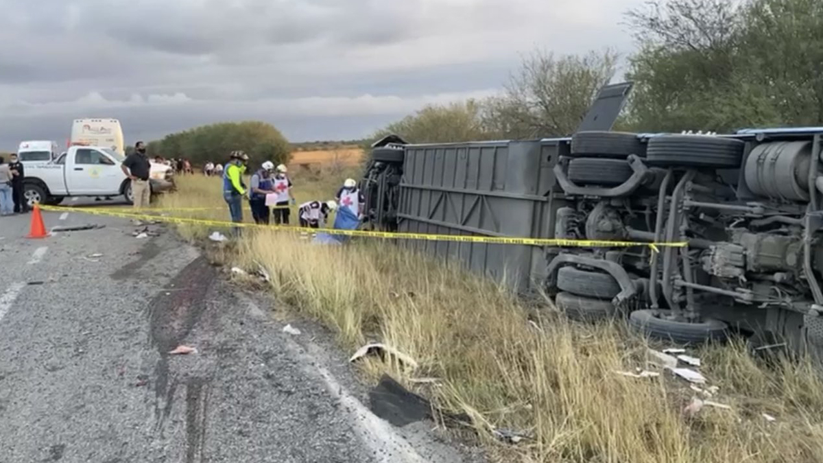 Vuelca autobús con integrantes de FRENAAA en Matamoros; murieron dos personas - volcadura-de-autobus-en-matamoros-en-el-que-viajaban-integrantes-de-frenaaa