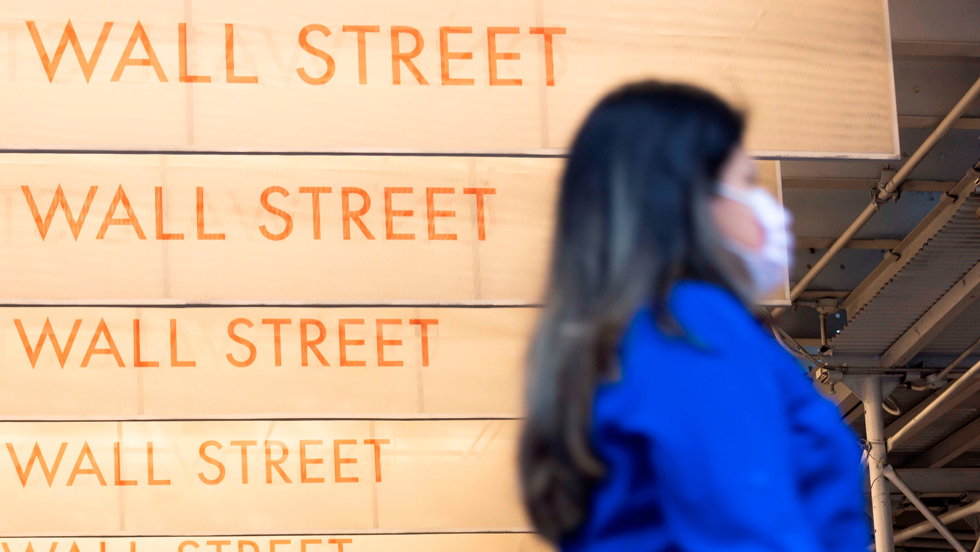 Wall Street cierra con ganancias en la jornada electoral y el Dow Jones sube un 2 %