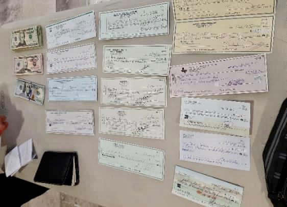 Aduanas y Guardia Nacional frenan ingreso ilegal de 19 millones de pesos en cheques y divisas en aduanas de Toluca y AICM - whatsapp-image-2020-11-05-at-43338-pm-1