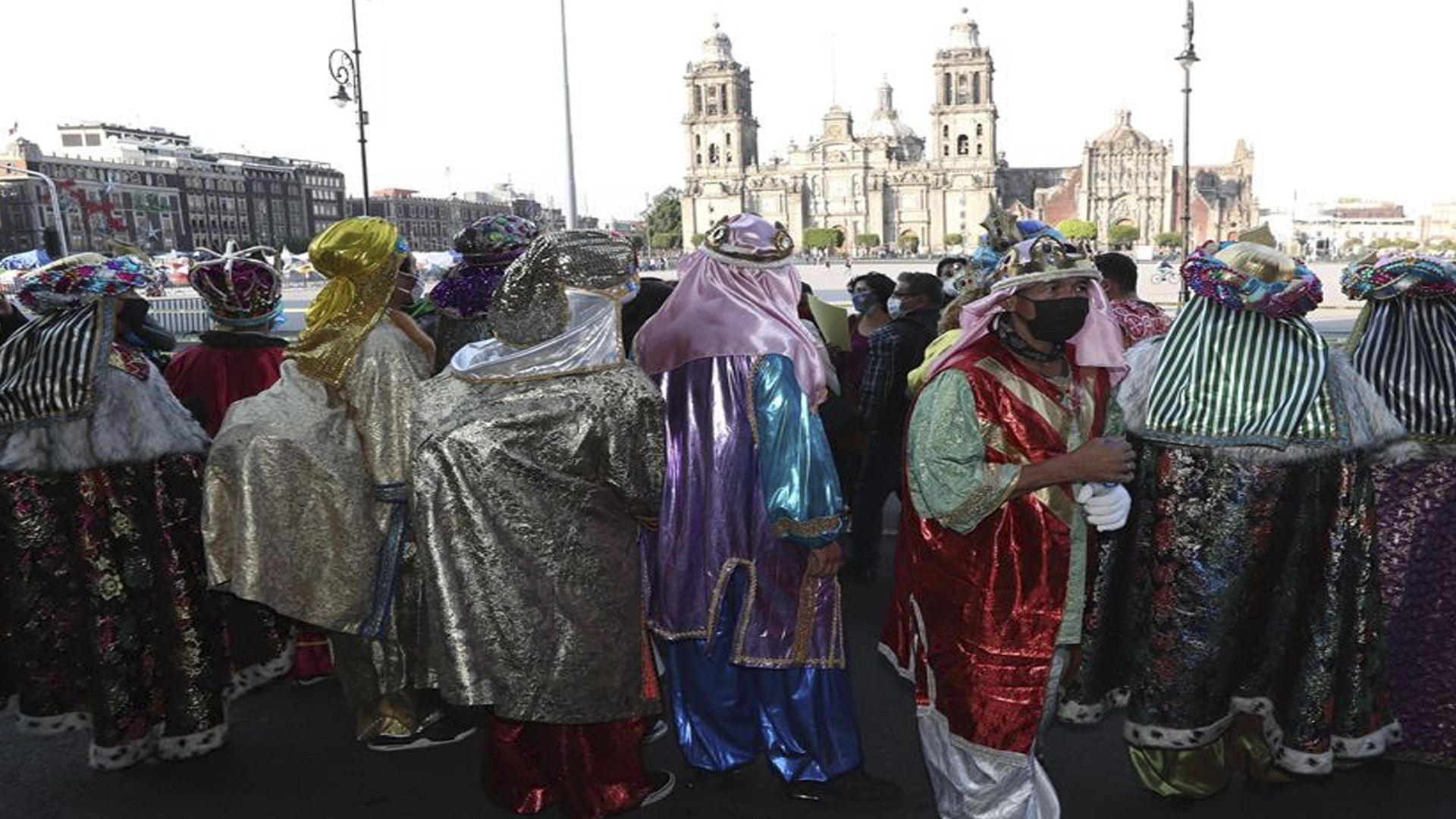 Reyes Magos protestan en la Ciudad de México; exigen que los dejen trabajar en época decembrina - 22reyes-magos22-protestan-en-la-ciudad-de-mexico-reclaman-que-los-dejen-trabajar-en-epoca-decembrina-foto-efe