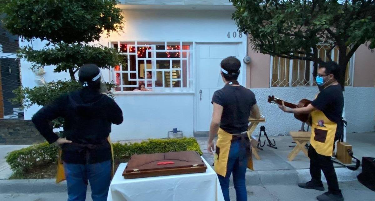 FIL lleva serenatas y cuentos a niños en confinamiento por pandemia en México