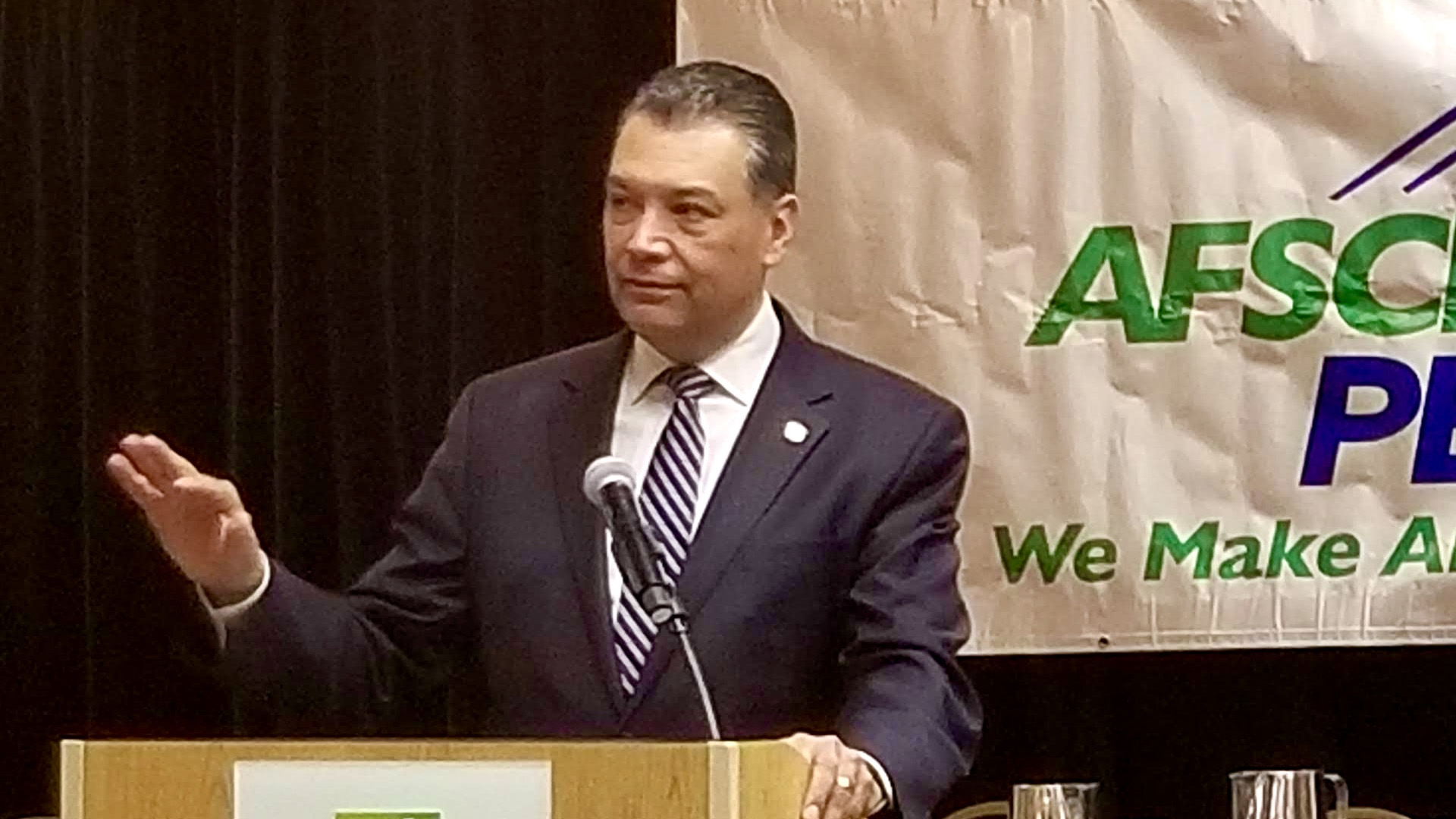 Alex Padilla se convertirá en el primer latino que representa a California en Senado de EE.UU. Alex Padilla se convertirá en el primer latino que representa a California en Senado de EE.UU.