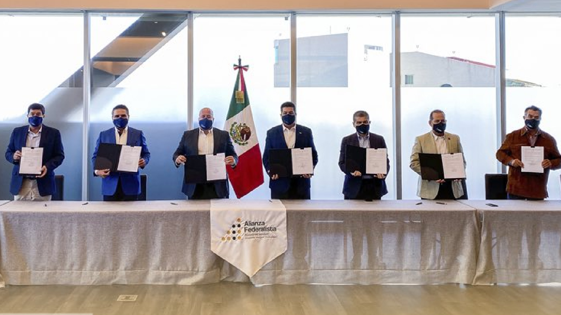 Alianza Federalista exige a Gobierno de México revelar compra, distribución y aplicación de vacuna contra COVID-19