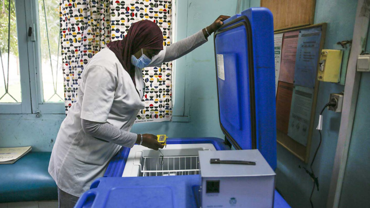 Detecta IBM ataques informáticos contra cadena para distribuir vacunas contra COVID-19 - almacenamiento-de-vacunas