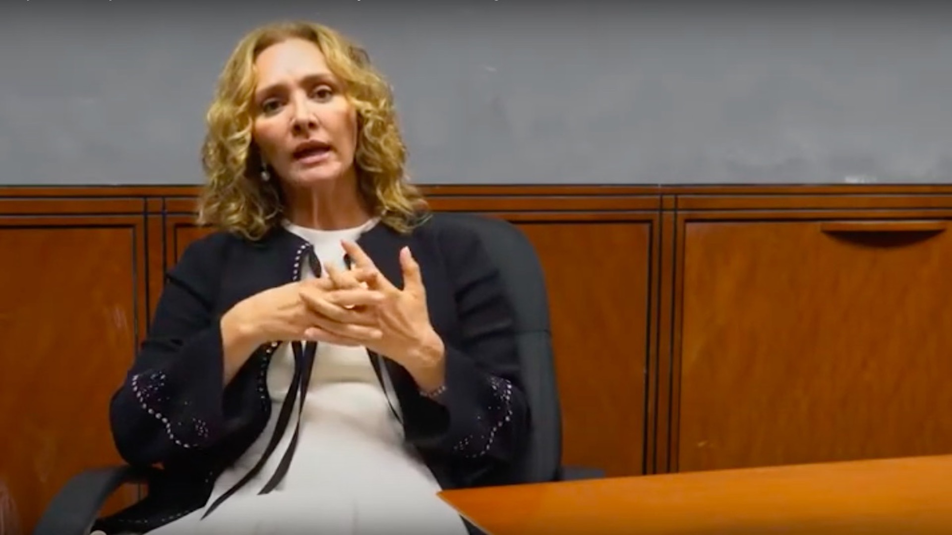 Padre de Angélica Fuentes asegura que hay mentiras y calumnias en nuevo libro de la empresaria