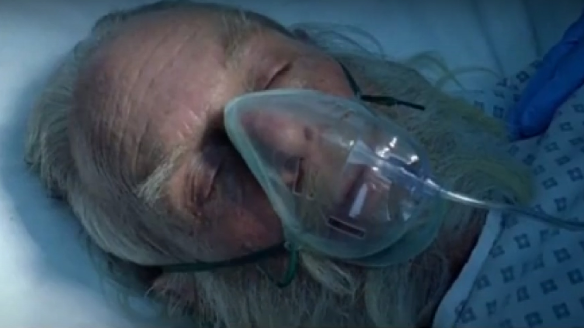 #VIDEO Anuncio en Reino Unido presenta a Santa Claus con COVID-19; critican el mensaje por “insensible” hacia los niños